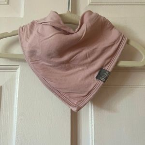 Kyte bib light pink